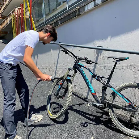 Popalp מלון אלפה ד'הואז